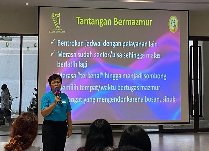 Bu Theresia Eko membawakan sesi kedua PAKAI_1